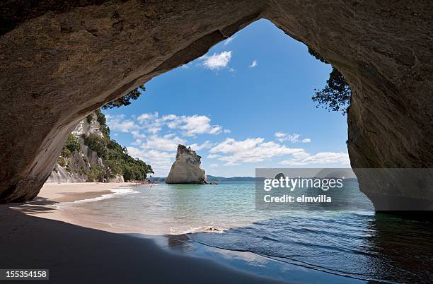 cathedral cove coromandel peninsular new zealand - cathedral cove stock pictures, royalty-free photos & images