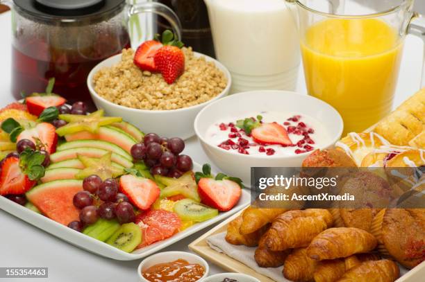 desayuno continental tipo bufé - industria alimentaria fotografías e imágenes de stock
