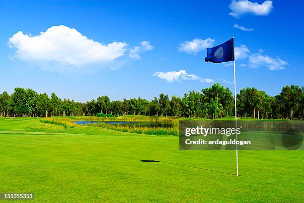 golf golfplatz - golfplatz green stock-fotos und bilder