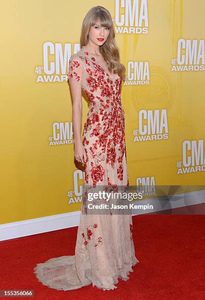 Taylor Swift attends the 46th annual CMA Awards at the Bridgestone Arena on November 1, 2012 in Nashville, Tennessee.