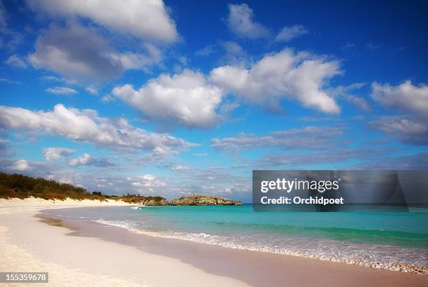 white beach and turquoise waters of bermuda's horseshoe bay - southampton parish stock pictures, royalty-free photos & images