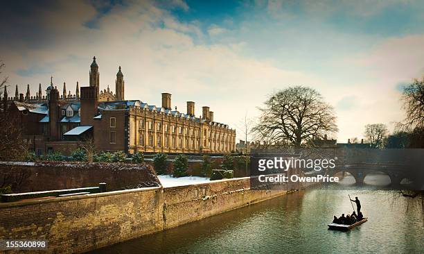 punting on the river cam cambridge - cambridge england stock pictures, royalty-free photos & images