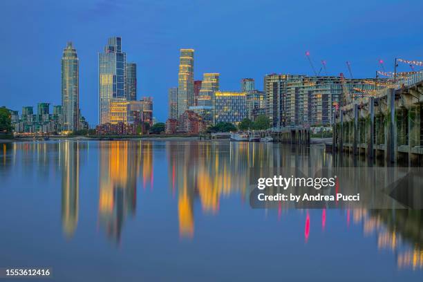 nine elms skyline from battersea power station pier, london, united kingdom - battersea power station foto e immagini stock