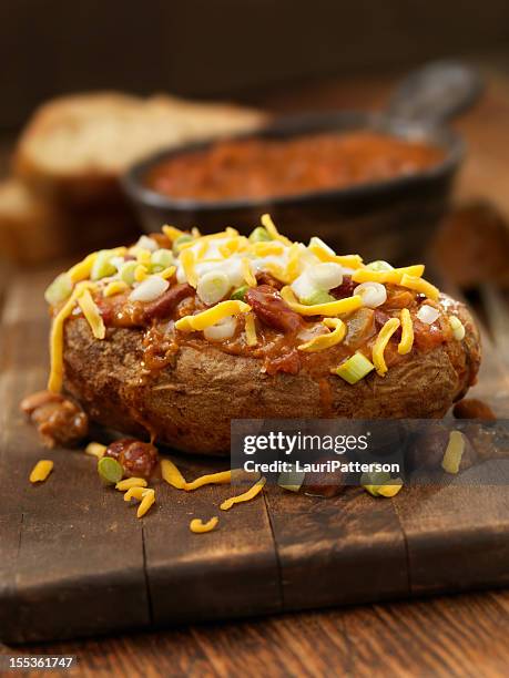 baked potato topped with chili - baked potato stock pictures, royalty-free photos & images