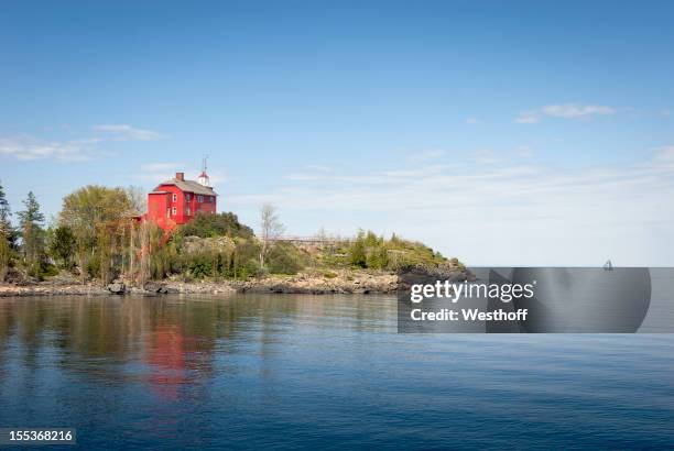 marquette harbor lighthouse - upper peninsula stockfoto's en -beelden