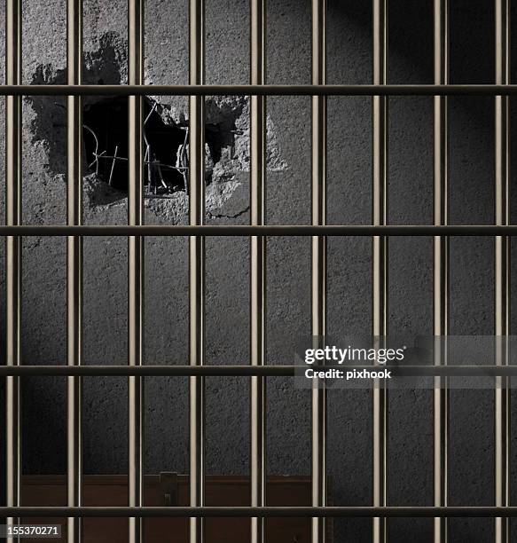 jail break - ontsnapping uit de gevangenis stockfoto's en -beelden