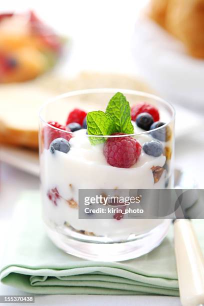 breakfast table with yogurt - yogurt cup stock pictures, royalty-free photos & images