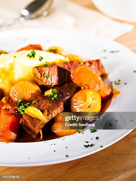 beef bourguignon - beef bourguignon stock pictures, royalty-free photos & images