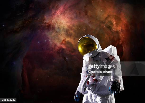 astronaut - astronaut helmet stock-fotos und bilder