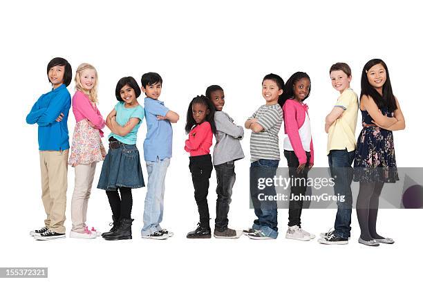 gruppe von kinder-isoliert - kids standing crossed arms stock-fotos und bilder