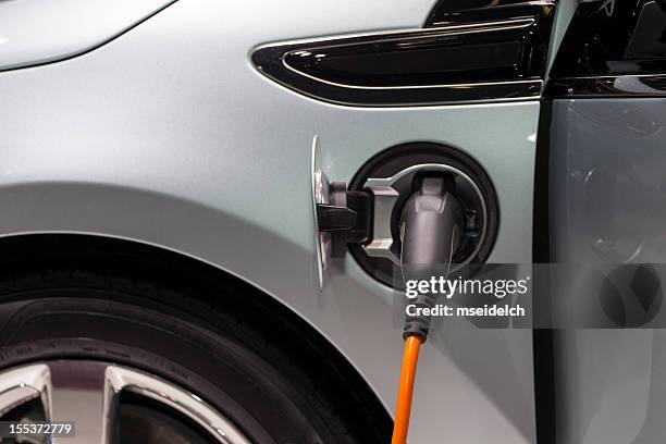electric car/vehicle recharging - elkontakt bildbanksfoton och bilder