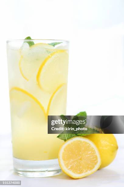 saft von zitrusfrüchten - lemon soda stock-fotos und bilder