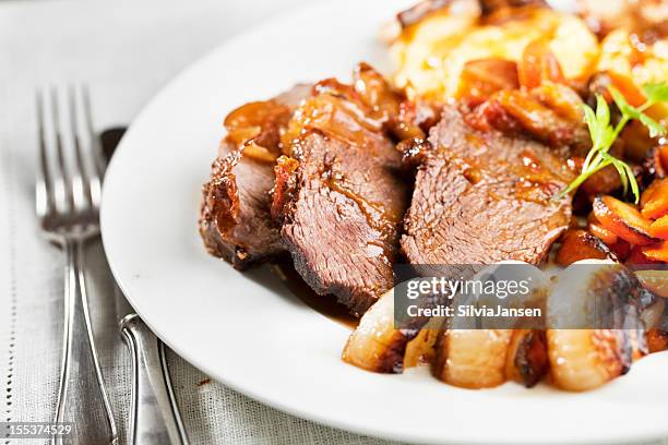 roast beef - ovenschotel stockfoto's en -beelden