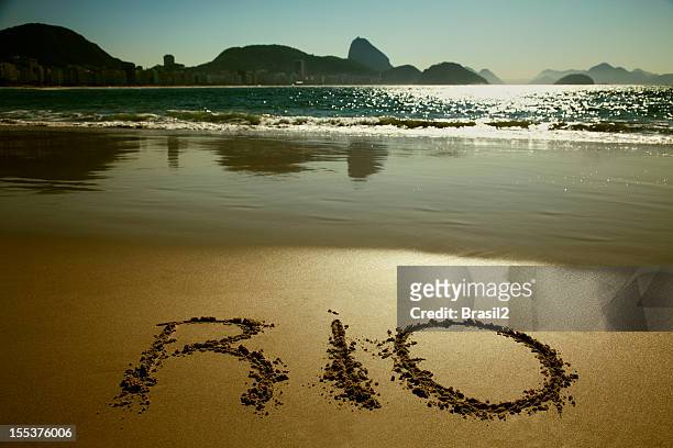 rio de janeiro and copacabana beach - 科帕卡巴納海灘 個照片及圖片檔