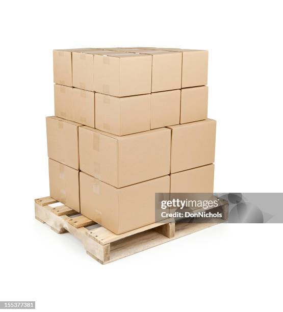 boîtes sur une palette d'expédition - emballage alimentaire en carton photos et images de collection