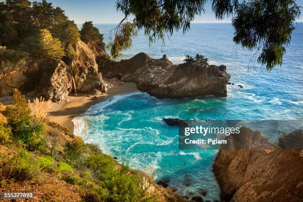 cachoeira mcway parque estatal julia pfeiffer big sur, califórnia, eua - cidade de monterey califórnia - fotografias e filmes do acervo