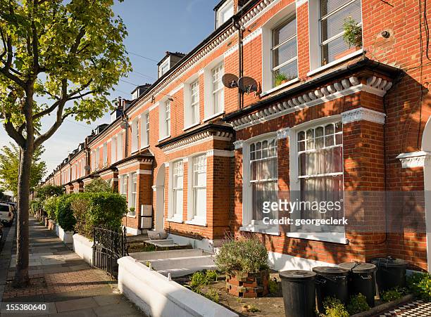 terraced houses in south london - london england stockfoto's en -beelden