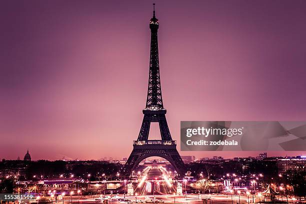 romantische paris mit eiffelturm - rive droite paris stock-fotos und bilder