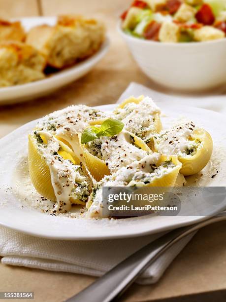 gefüllter pasta - cannelloni stock-fotos und bilder