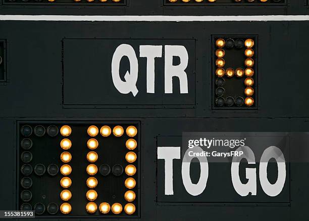 scoreboard on american football field yards to go and qtr - fjärde kvarten sport bildbanksfoton och bilder