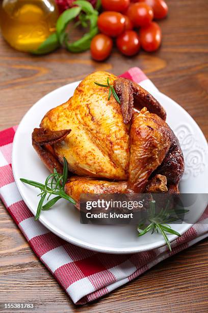 roasted chicken - cooked turkey white plate stockfoto's en -beelden