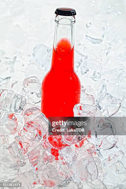 drink su ghiaccio - ghiaccio tritato foto e immagini stock