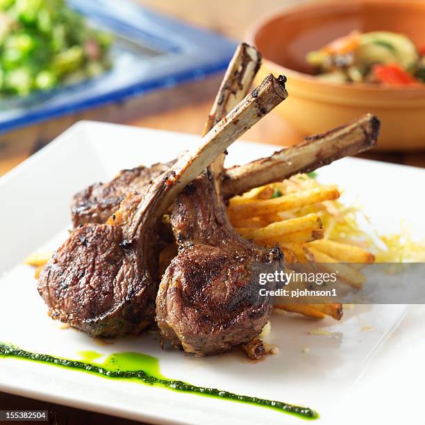 chuletas de cordero - chuleta fotografías e imágenes de stock