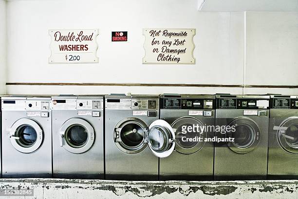 waschmaschinen - launderette stock-fotos und bilder