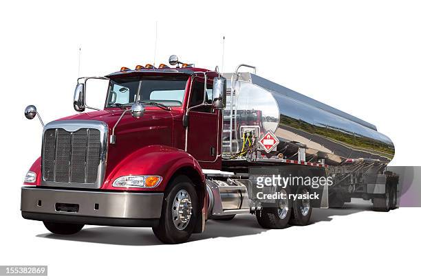 fuel tanker truck drei viertel aussicht, isoliert auf weiss - tanklastwagen stock-fotos und bilder