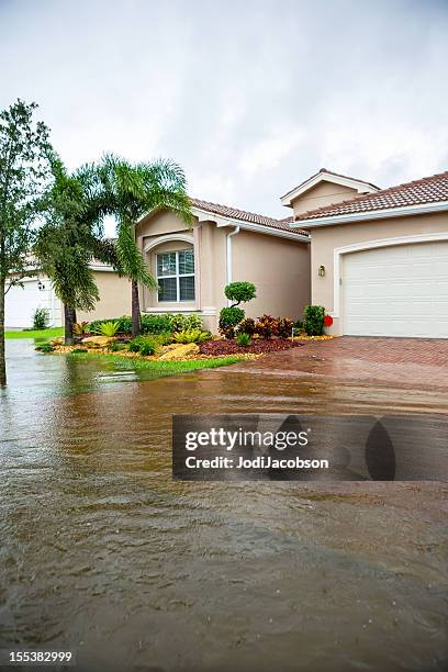 flooding from a hurricane - huis overstroming stockfoto's en -beelden