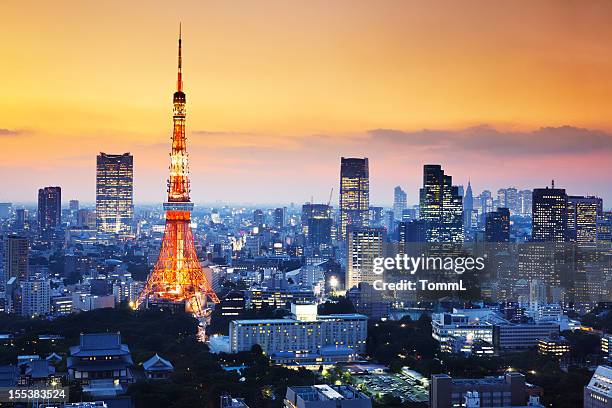 tokyo tower - tokyo skyline stock-fotos und bilder