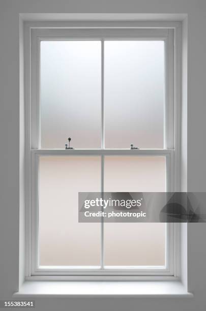 badezimmer – fenster - fensterrahmen stock-fotos und bilder