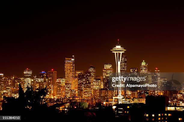 seattle cityscape by night - iii - space needle stock pictures, royalty-free photos & images