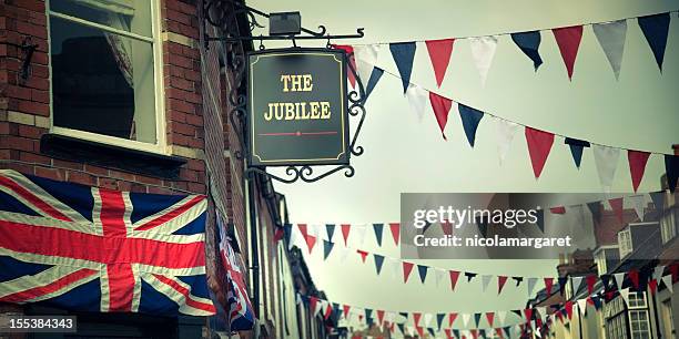 british diamond jubilee celebrations - party retro stock pictures, royalty-free photos & images