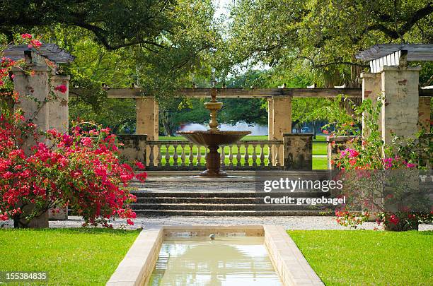 la fuente por country club prado de coral gables, florida - coral gables florida fotografías e imágenes de stock