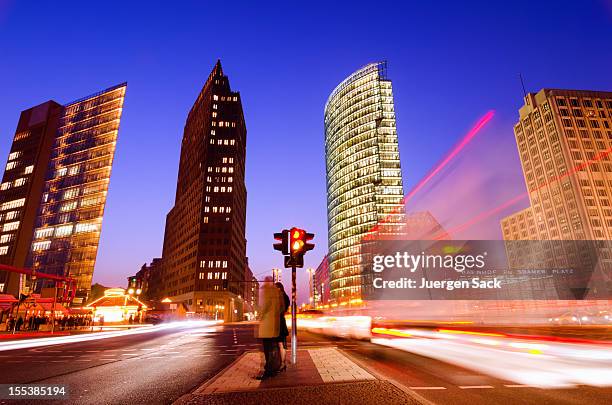 night time in berlin - car red light stock pictures, royalty-free photos & images