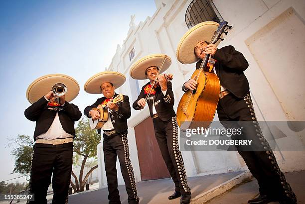 mariachi band - cinco de mayo stockfoto's en -beelden
