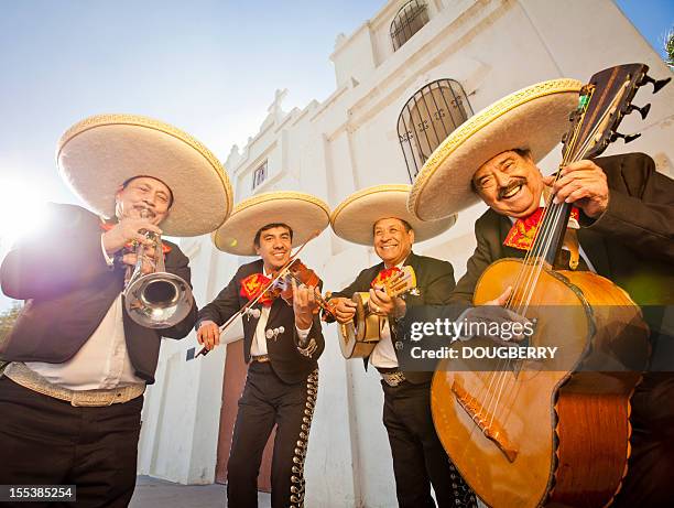 mariachi band - mexikanische kultur stock-fotos und bilder
