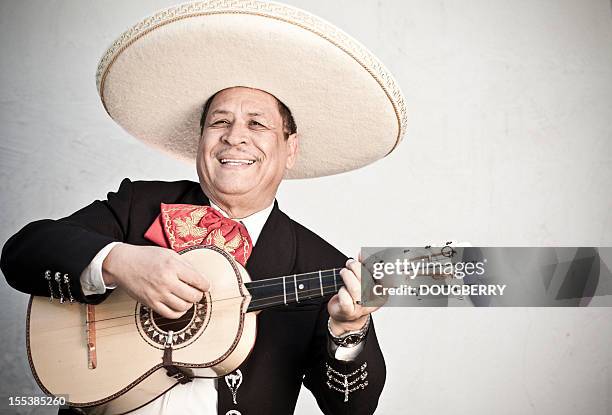 banda mariachi - sombrero de fiesta fotografías e imágenes de stock