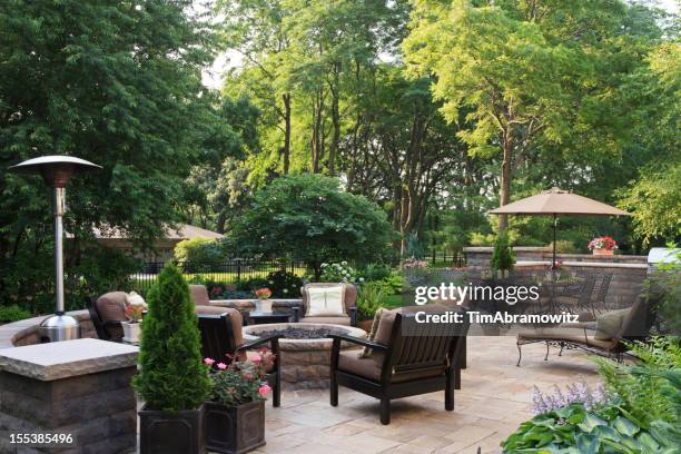 large garden patio - eldstad trädgårdsutsmyckning bildbanksfoton och bilder
