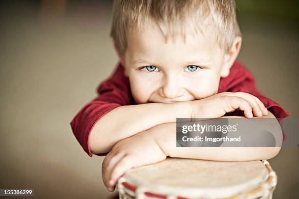 felice little drummer - djembe foto e immagini stock