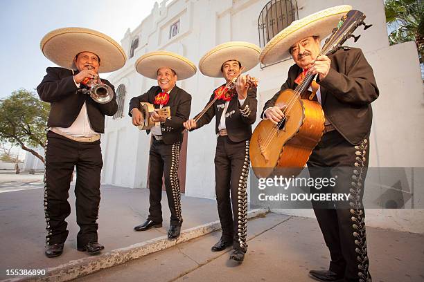 banda mariachi - mariachi fotografías e imágenes de stock