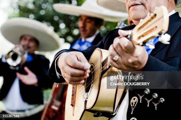 banda mariachi - mariachi fotografías e imágenes de stock