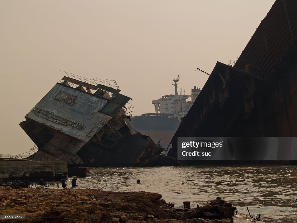 Trabalhadores em risco a vida do BangladeshName shipbreaking estaleiros