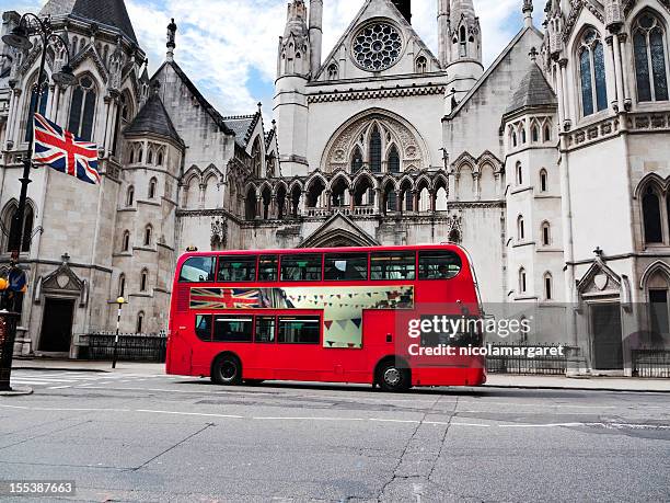 london:  jubilee bus and union jack - london buses stockfoto's en -beelden