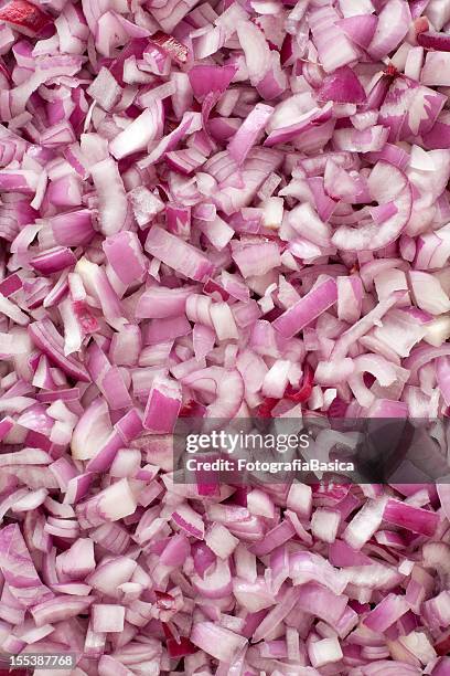 diced red onion background - spanish onion 個照片及圖片檔