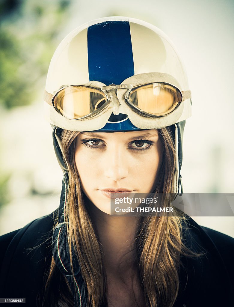 Motociclista com capacete vintage Feminino