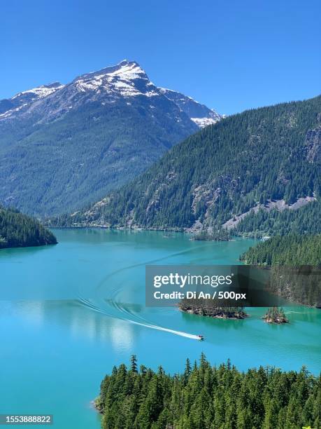 scenic view of lake and mountains against clear blue sky,whatcom county,washington,united states,usa - lake whatcom foto e immagini stock