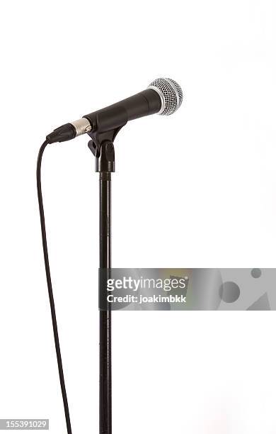 microfone com traçado de recorte isolado a branco - standing imagens e fotografias de stock