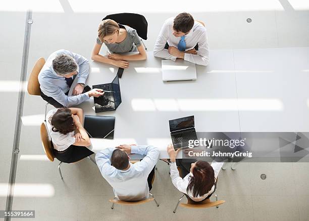 overhead view of business people in a meeting - above 個照片及圖片檔